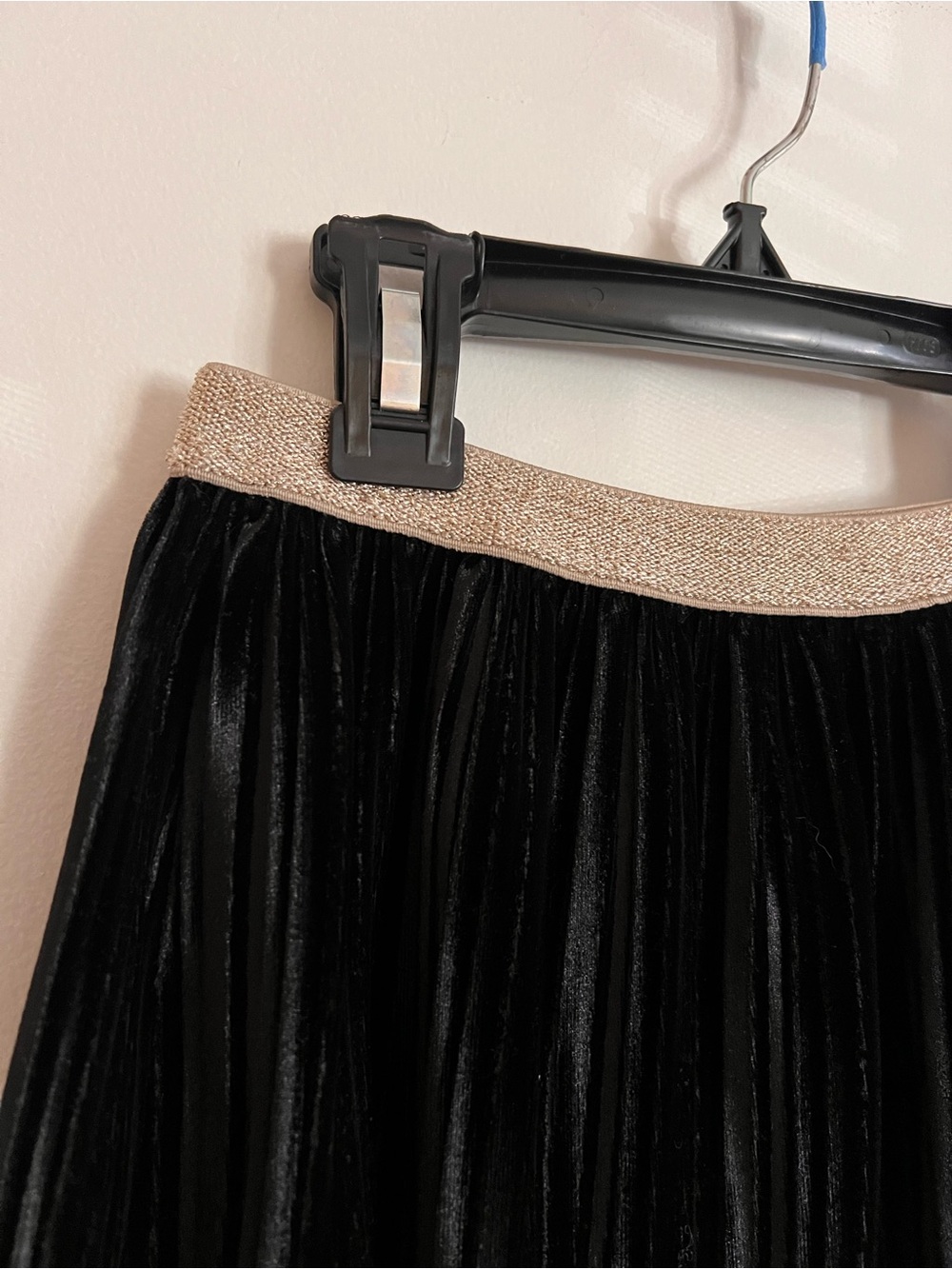 Zara Black Velvet Pleated Skirt with Gold Waistband - Picture 3 of 8